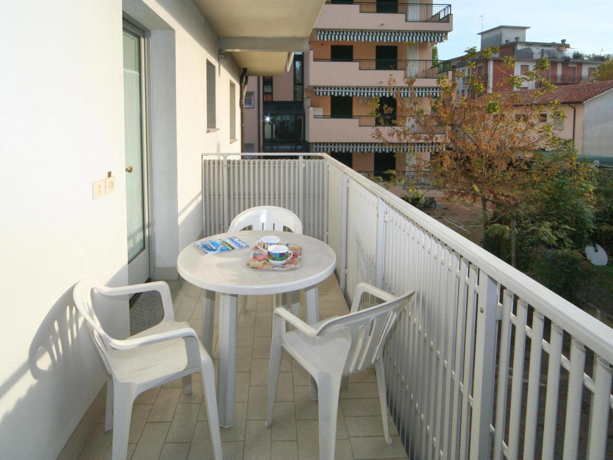 Vera Apartment Lignano Sabbiadoro Exterior photo